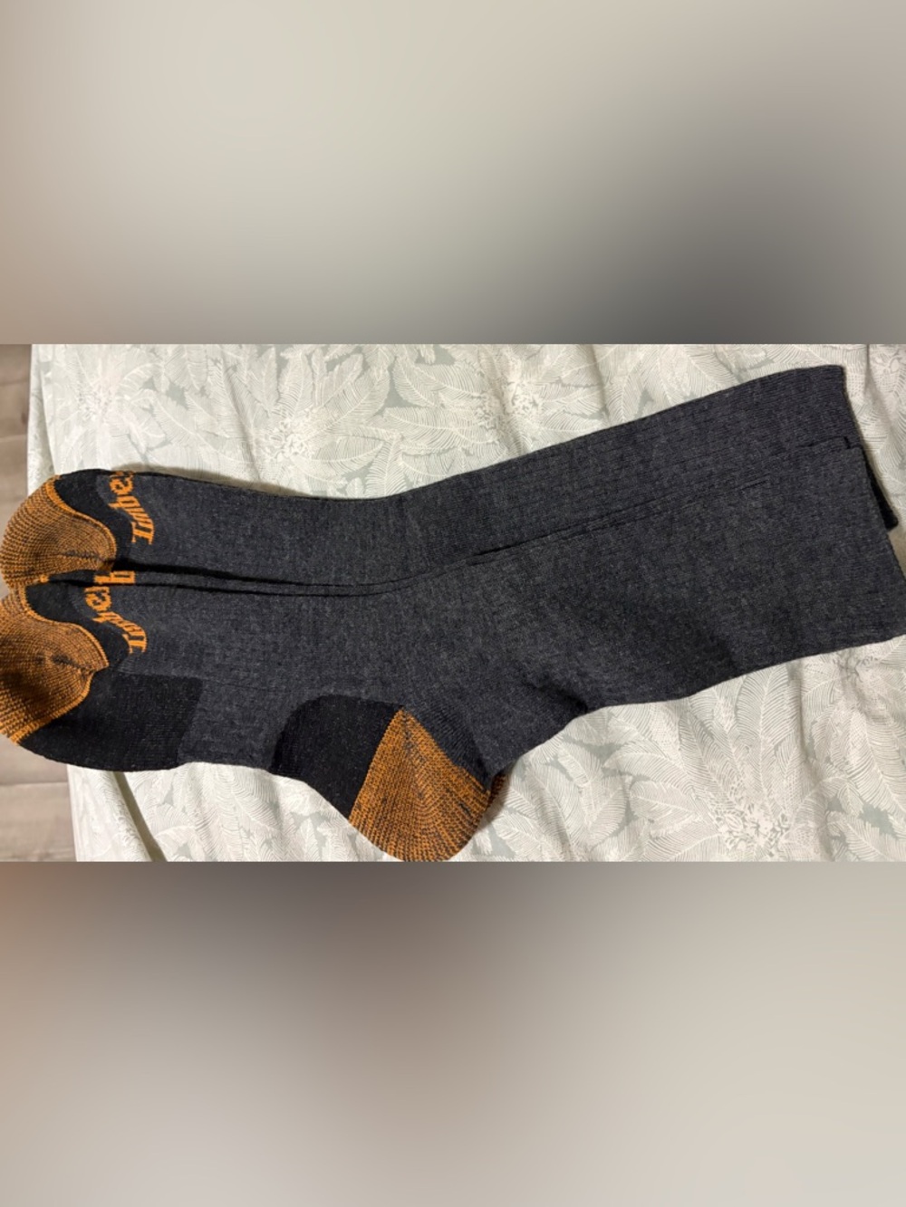 NWOT 2 pairs of Men's medium Dark Gray timberland Crew Socks with Orange Accents